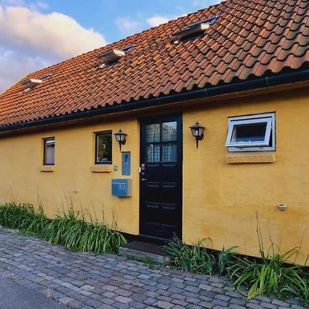 Yellow House Hostel Копенхаген Екстериор снимка