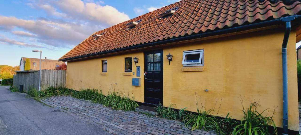 Yellow House Hostel Копенхаген Екстериор снимка